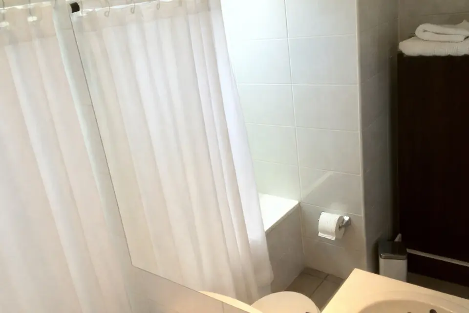 Baño del departamento amoblado en Rancagua