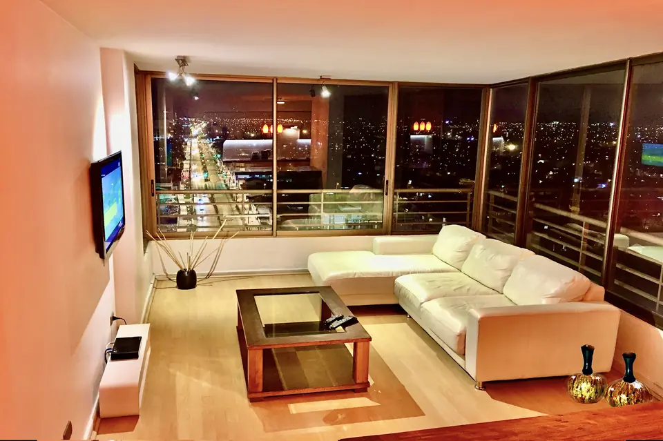 Sala del departamento con mobiliario cómodo en Rancagua