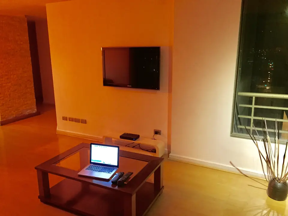 Sala del departamento con mobiliario cómodo en Rancagua